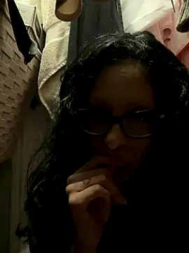 myloveforyouu online show from November 2025 01:31:01 AM