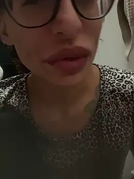 Snapshot of myloveforyouu chatting on February 2026 05:38:01 AM myloveforyouu online show from February 2026 05:38:01 AM