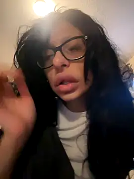 myloveforyouu online show from December 2025 01:32:02 PM