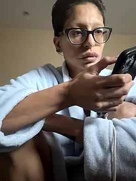 myloveforyouu online show from September 2025 02:39:02 PM