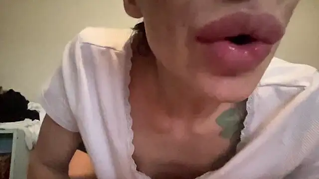 Snapshot of myloveforyouu chatting on April 2026 12:06:02 AM myloveforyouu online show from April 2026 12:06:02 AM