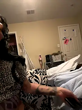 myloveforyouu online show from November 2025 01:22:01 PM