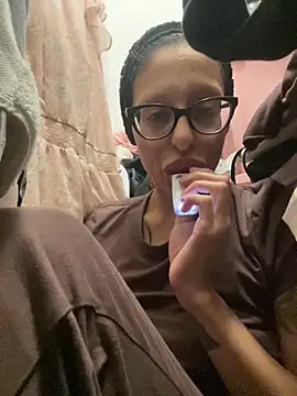 myloveforyouu online show from November 2025 12:44:01 AM