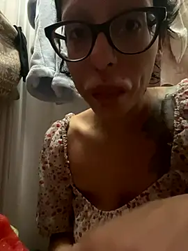 myloveforyouu online show from November 2025 11:42:01 AM