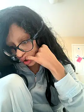 myloveforyouu online show from November 2025 01:38:01 PM