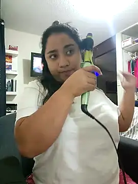 Snapshot of Far_and_San chatting on December 2024 04:28:02 AM Far and San online show from December 2024 04:28:02 AM