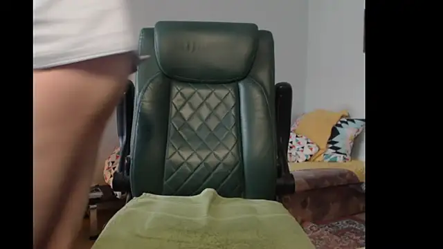 Snapshot of tuttiluss44 chatting on February 2026 10:28:01 AM tuttiluss44 online show from February 2026 10:28:01 AM