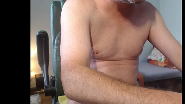 tuttiluss44 online show from May 2026 06:45:02 AM