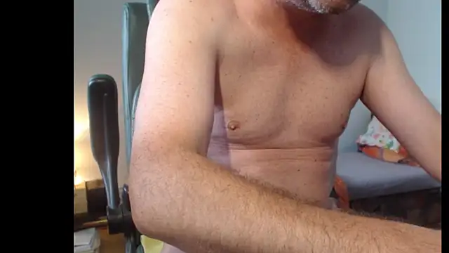tuttiluss44 online show from May 2026 06:34:02 AM