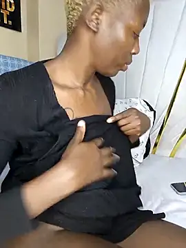 SquirtQueen16 online show from April 2026 05:29:01 PM