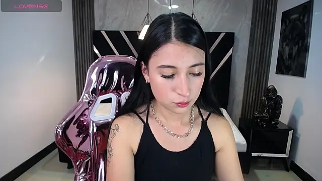 lizzyluk ch online show from February 2025 04:43:02 PM