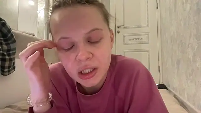 wrenlie online show from April 2026 09:08:02 PM