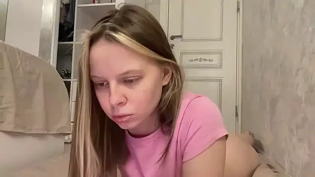 wrenlie online show from April 2026 08:55:01 PM