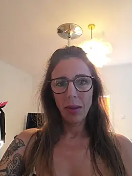 Snapshot of Klamsine chatting on June 2026 05:18:02 AM Klamsine online show from June 2026 05:18:02 AM