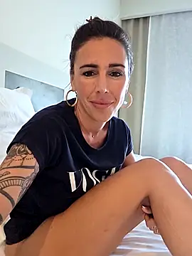 Klamsine online show from October 2025 01:45:01 PM