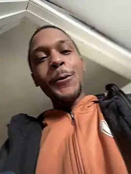 Snapshot of rayyymack chatting on February 2025 08:42:02 PM rayyymack online show from February 2025 08:42:02 PM