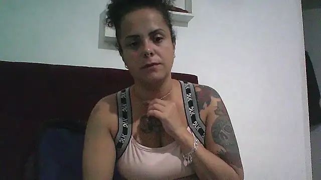 Hotbucet online show from December 2025 02:26:01 AM