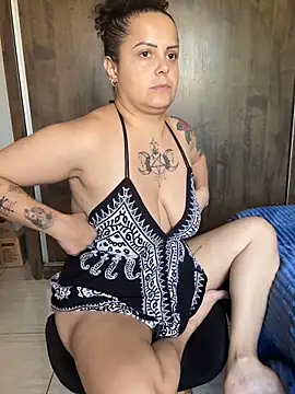 Snapshot of Hotbucet chatting on February 2025 04:30:02 PM Hotbucet online show from February 2025 04:30:02 PM