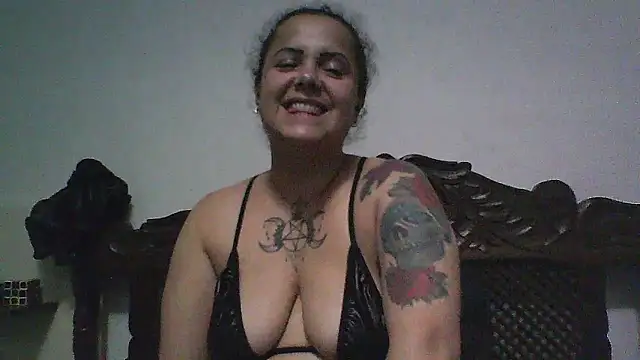 Snapshot of Hotbucet chatting on February 2025 01:09:02 AM Hotbucet online show from February 2025 01:09:02 AM