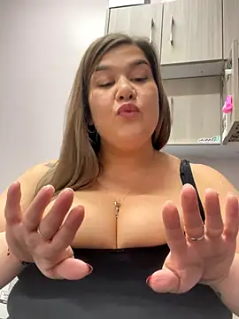 LolaBeretta online show from October 2025 04:07:02 PM