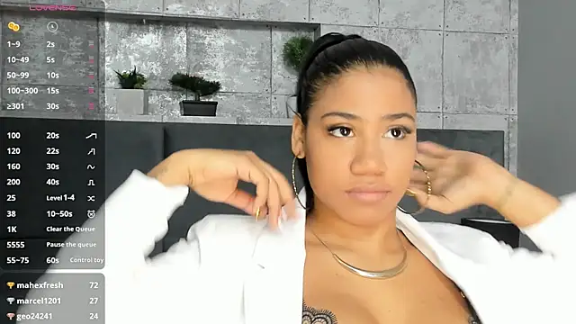 Salome Diaz  online show from February 2025 01:28:01 PM