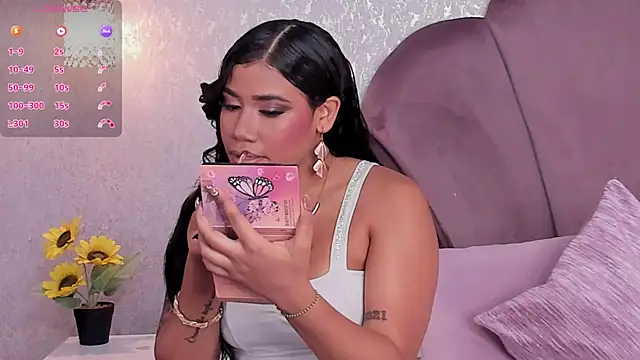 Salome Diaz  online show from October 2025 04:00:01 AM