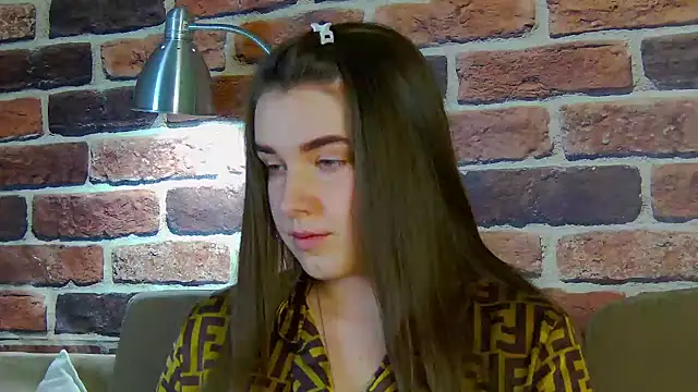Sofia Hugs online show from March 2026 04:51:02 PM