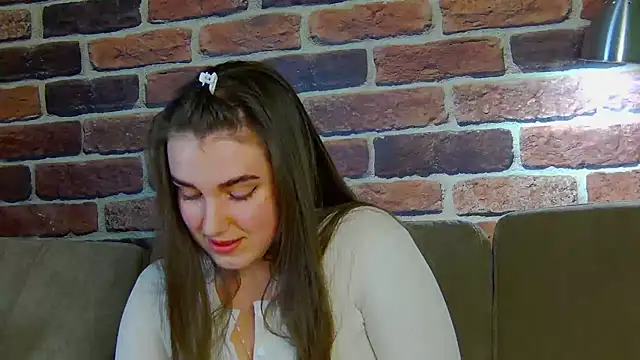 Sofia Hugs online show from March 2026 07:27:01 PM