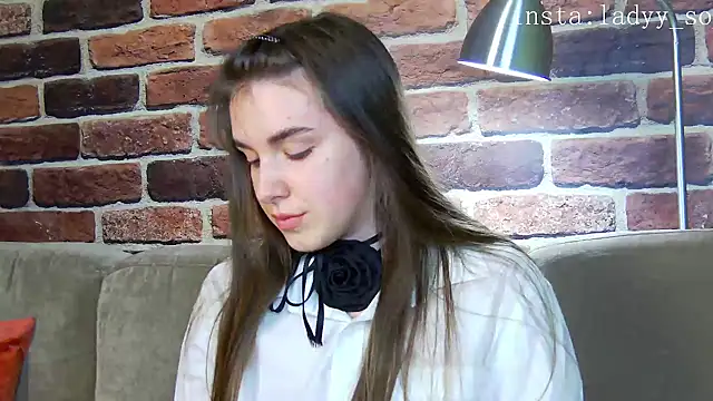 Snapshot of Sofia_Hugs chatting on November 2025 09:19:01 PM Sofia Hugs online show from November 2025 09:19:01 PM