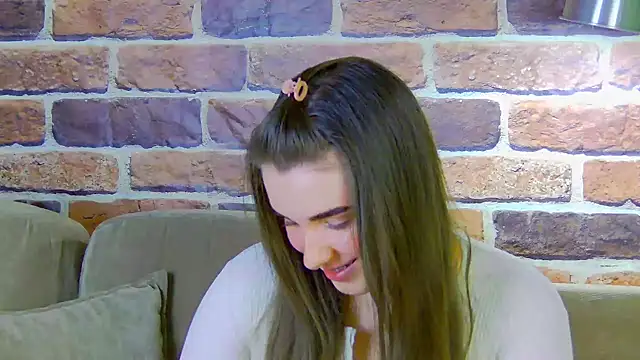 Sofia Hugs online show from May 2026 06:11:01 PM