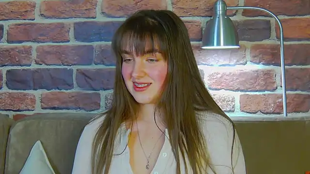 Sofia Hugs online show from February 2026 07:10:02 PM