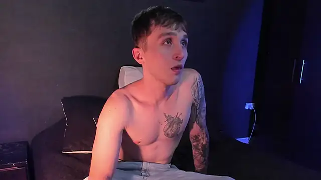 Dylanwhite23  online show from September 2025 09:04:01 PM