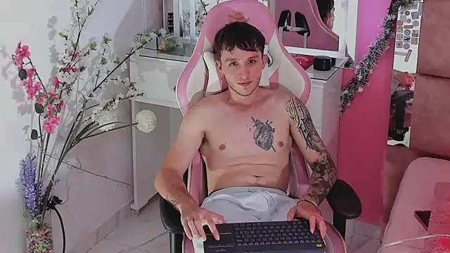 Dylanwhite23  online show from December 2025 03:11:05 AM