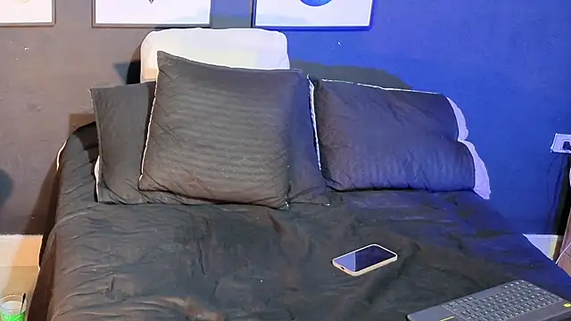 Dylanwhite23  online show from April 2026 09:00:02 AM