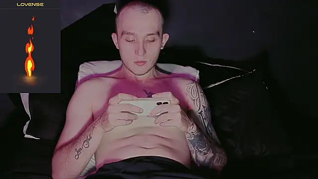 Dylanwhite23  online show from January 2026 09:46:01 PM