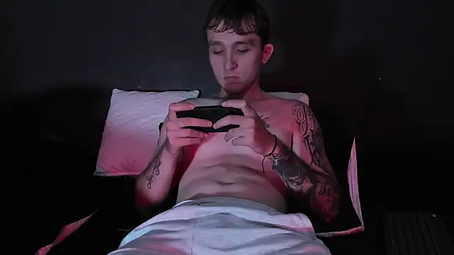 Dylanwhite23  online show from November 2025 09:15:01 PM