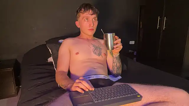 Dylanwhite23  online show from January 2026 06:17:01 AM