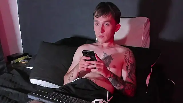 Dylanwhite23  online show from September 2025 12:05:01 AM