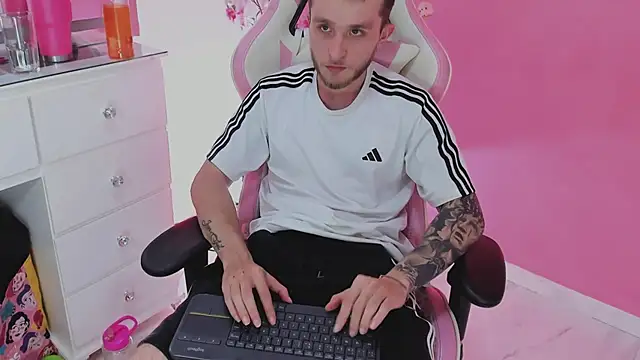 Dylanwhite23  online show from April 2026 02:01:01 AM