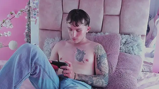 Dylanwhite23  online show from November 2025 08:13:02 PM