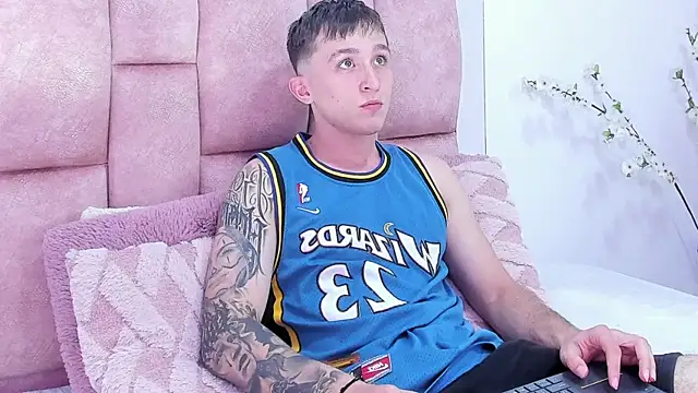 Dylanwhite23  online show from February 2025 11:30:01 PM
