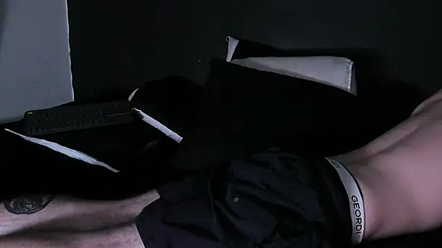 Dylanwhite23  online show from November 2025 11:08:02 PM