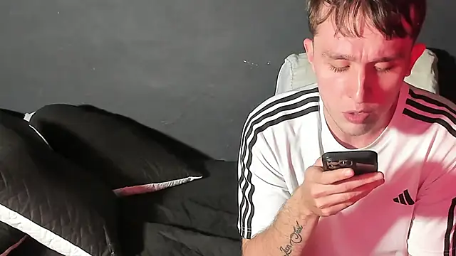 Dylanwhite23  online show from October 2025 06:05:01 PM