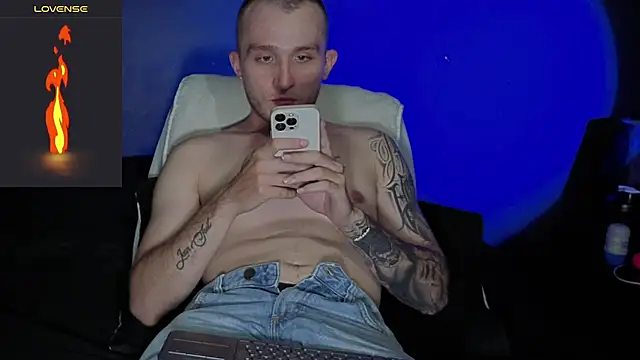 Dylanwhite23  online show from February 2026 11:35:01 PM