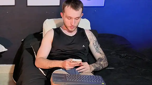 Dylanwhite23  online show from April 2026 11:50:02 PM