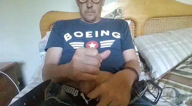 Snapshot of Raimundo1971 chatting on February 2025 08:32:01 PM Raimundo1971 online show from February 2025 08:32:01 PM