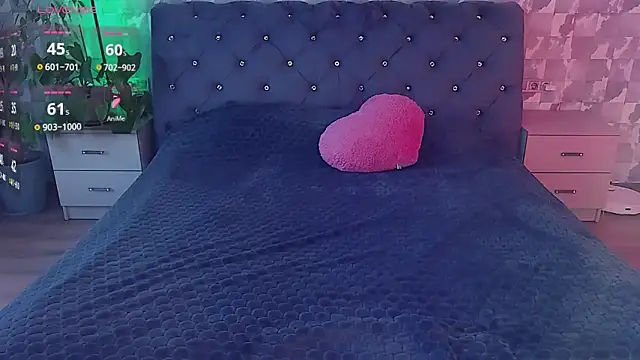 Snapshot of SuzannaWild chatting on February 2025 07:04:02 AM SuzannaWild online show from February 2025 07:04:02 AM