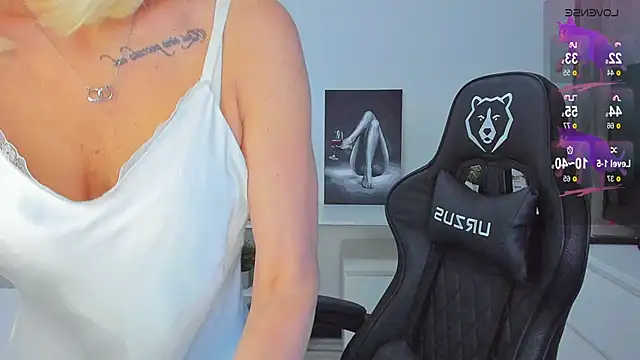 Miya Kisss online show from December 2025 03:07:01 PM