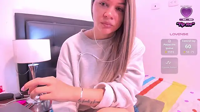 Snapshot of daniela_beauty chatting on November 2025 12:05:01 PM daniela beauty online show from November 2025 12:05:01 PM