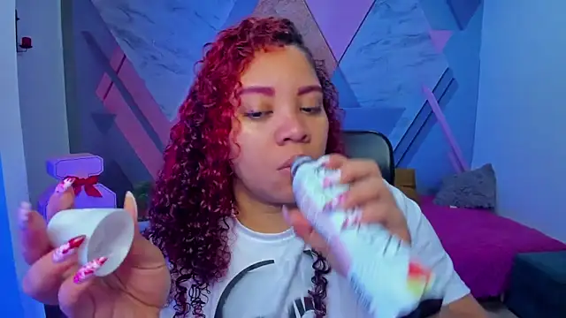 Snapshot of AngelaCoffee chatting on November 2025 12:58:02 AM AngelaCoffee online show from November 2025 12:58:02 AM